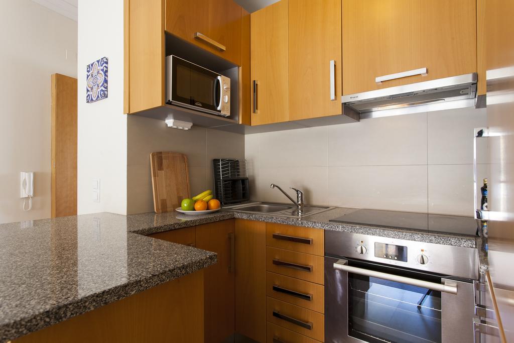 Joivy Bright 2br Apt With River Views &balcony In Alfama, Moments From Santa Apolonia Train Station Apartment Lisbon