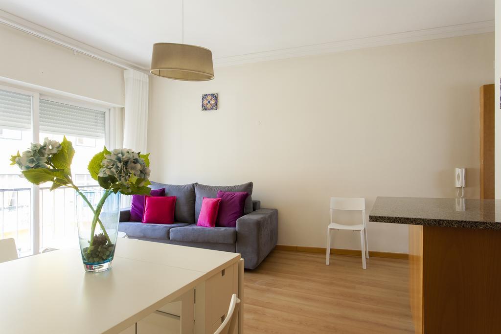 Apartamento Joivy Bright 2br Apt With River Views &balcony In Alfama, Moments From Santa Apolonia Train Station Lisboa