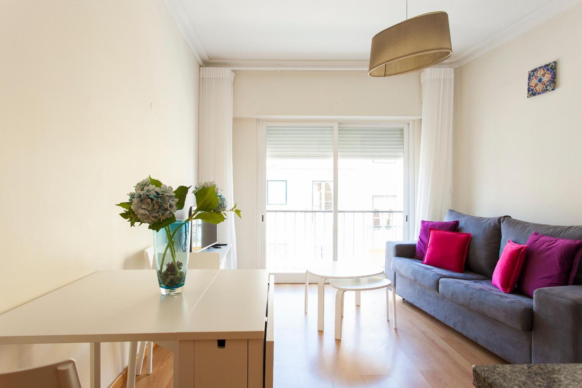 Joivy Bright 2br Apt With River Views &balcony In Alfama, Moments From Santa Apolonia Train Station * Lisboa