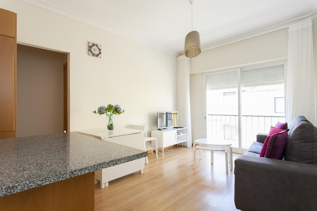 Joivy Bright 2br Apt With River Views &balcony In Alfama, Moments From Santa Apolonia Train Station Apartamento Lisboa